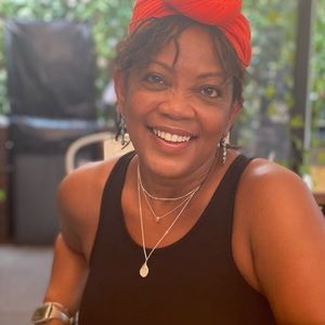 Meet your Posher, Valerie t